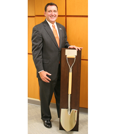 Florida Secretary of Commerce Gray Swoope accepts the state’s Silver Shovel in the 10+ million population category.