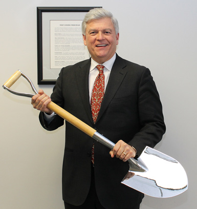 Martin Briley, President/CEO of the Virginia Economic Development Partnership, holds the Silver Shovel in the 5+ to 10 million population category.