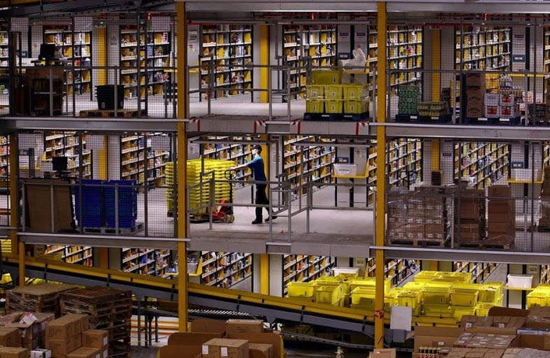 Amazon Fulfillment Center; Source: imgur(https://imgur.com/a/q1WIO)