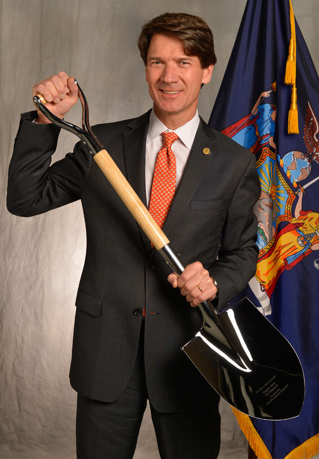 Figure 3: New York’s Silver Shovel award is held by Kenneth Adams, Empire State Development’s president, CEO, and commissioner.