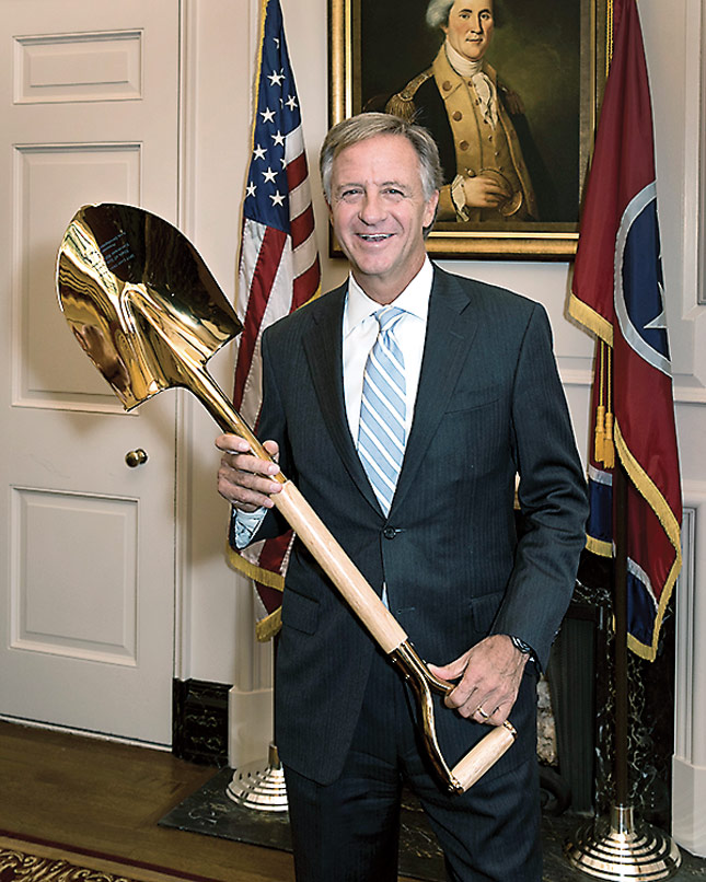 Figure 2: Tennessee’s Gold Shovel award is raised by Governor Bill Haslam.